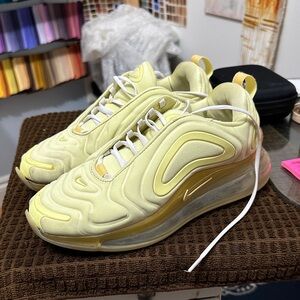 Nike Air Max 720 Pale Yellow Sneakers